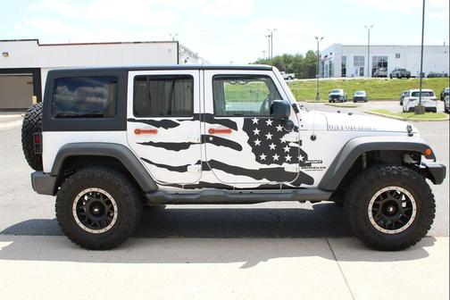 Bright White Clearcoat 2014 Jeep Wrangler Unlimited Sport