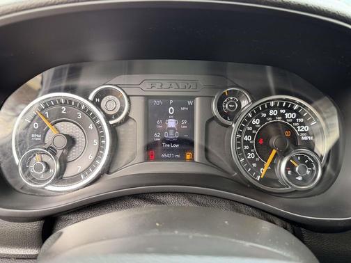 2022 RAM 2500 Tradesman Crew Cab 4x4 8' Box