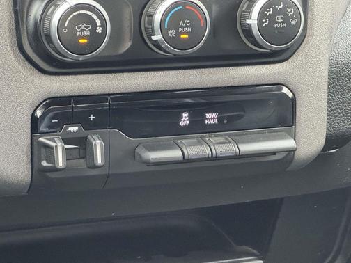 2022 RAM 2500 Tradesman Crew Cab 4x4 8' Box