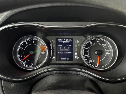 Diamond Black Crystal Pearlcoat 2019 Jeep Cherokee Latitude