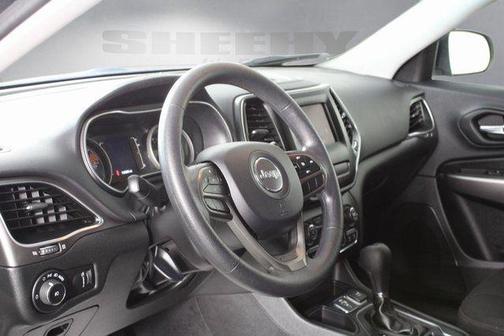 Diamond Black Crystal Pearlcoat 2019 Jeep Cherokee Latitude