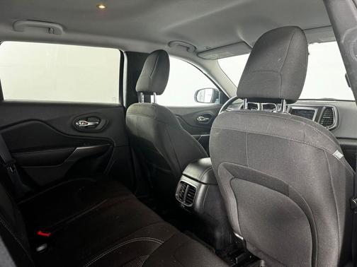 Diamond Black Crystal Pearlcoat 2019 Jeep Cherokee Latitude