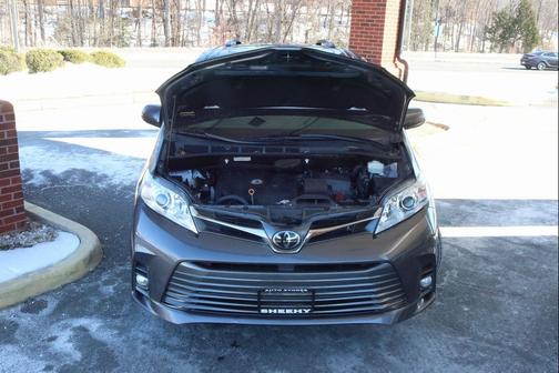2020 Toyota Sienna XLE