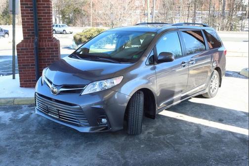 2020 Toyota Sienna XLE