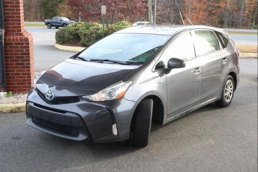 2016 Toyota Prius v Five