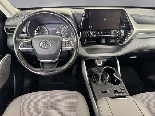 Celestial Silver Metallic 2023 Toyota Highlander LE