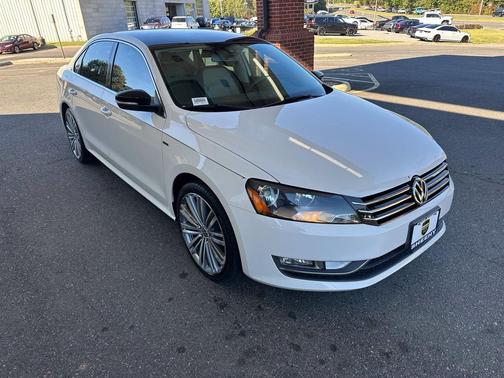 Candy White/Black Roof 2015 Volkswagen Passat 1.8T Auto Sport