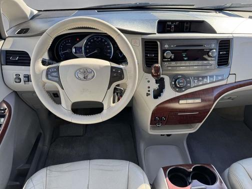 2014 Toyota Sienna XLE