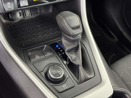 Silver Sky Metallic 2022 Toyota RAV4 Hybrid XLE