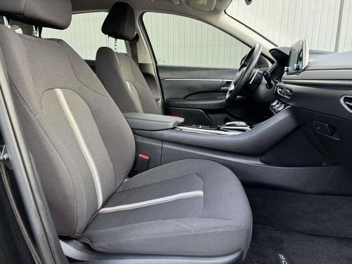 2022 Hyundai SONATA Hybrid SE