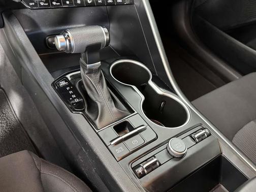 White Pearl 2021 Kia K5 LXS