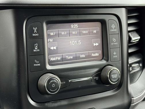 2022 RAM 2500 Tradesman Crew Cab 4x4 8' Box