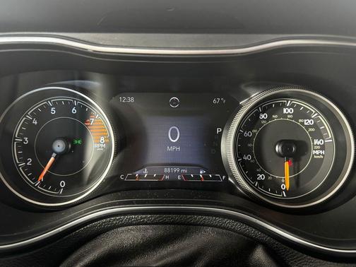 Diamond Black Crystal Pearlcoat 2019 Jeep Cherokee Limited