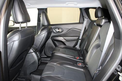 Diamond Black Crystal Pearlcoat 2019 Jeep Cherokee Limited