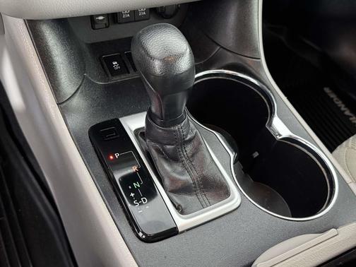 Celestial Silver Metallic 2019 Toyota Highlander LE