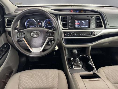 Celestial Silver Metallic 2019 Toyota Highlander LE