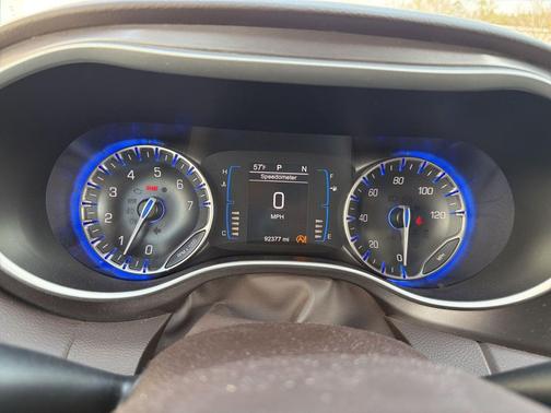 Brilliant Black Crystal Pearlcoat 2017 Chrysler Pacifica Touring