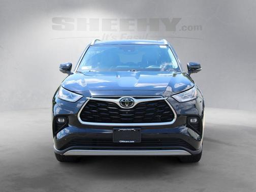 Midnight Black Metallic 2023 Toyota Highlander Platinum