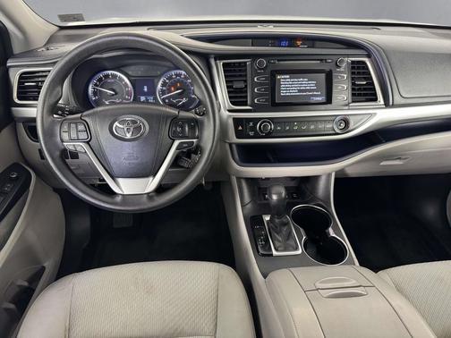 2016 Toyota Highlander LE