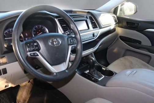 2016 Toyota Highlander LE