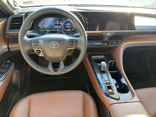 2025 Toyota Crown Signia Limited