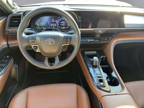 2025 Toyota Crown Signia Limited