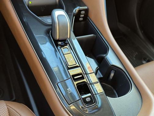 2025 Toyota Crown Signia Limited