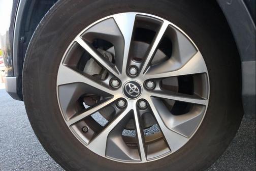 2017 Toyota RAV4 Hybrid XLE