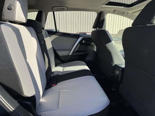 2017 Toyota RAV4 Hybrid XLE