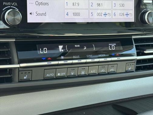 2023 Toyota Sienna XLE 8 Passenger