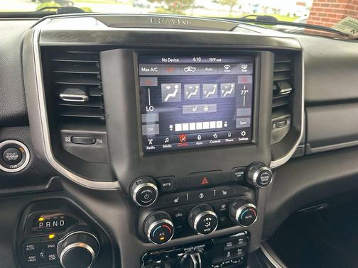 Diamond Black Crystal Pearlcoat 2021 RAM 1500 Big Horn/Lone Star