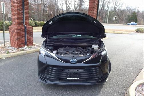 2024 Toyota Sienna LE