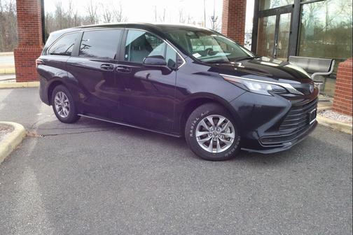 2024 Toyota Sienna LE
