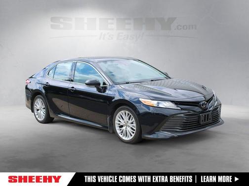 Midnight Black Metallic 2020 Toyota Camry XLE