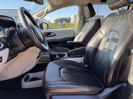 2020 Chrysler Voyager LXI