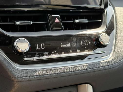 2025 Toyota Corolla Cross XLE