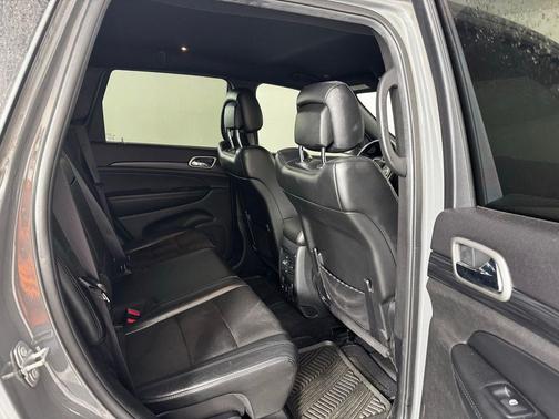 Sting-Gray Clearcoat 2019 Jeep Grand Cherokee Altitude