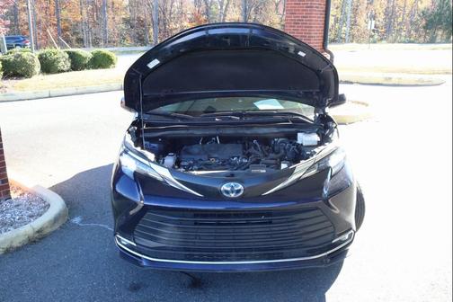 2024 Toyota Sienna XLE