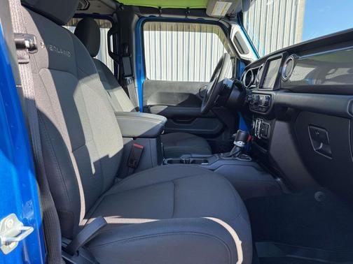 2023 Jeep Gladiator Overland