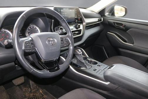 2020 Toyota Highlander LE