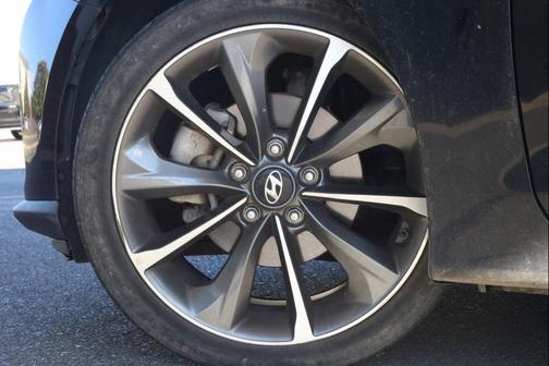 2019 Hyundai Veloster 2