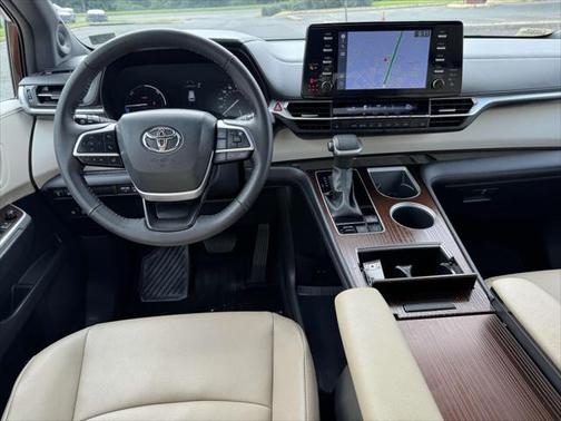 2023 Toyota Sienna XLE 8 Passenger