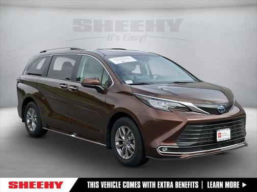 2023 Toyota Sienna XLE 8 Passenger