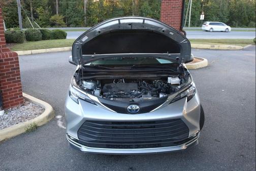 2023 Toyota Sienna XLE 8 Passenger