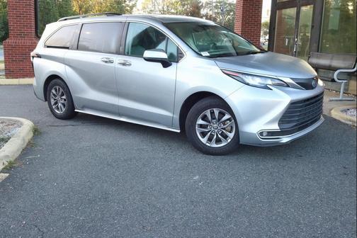 2023 Toyota Sienna XLE 8 Passenger