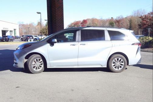 2024 Toyota Sienna XLE