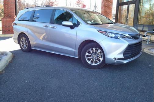 2024 Toyota Sienna XLE