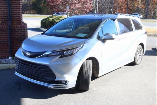 2024 Toyota Sienna XLE