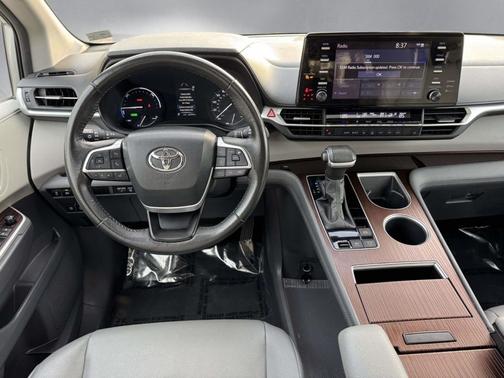 2024 Toyota Sienna XLE