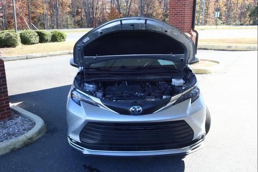 2024 Toyota Sienna XLE